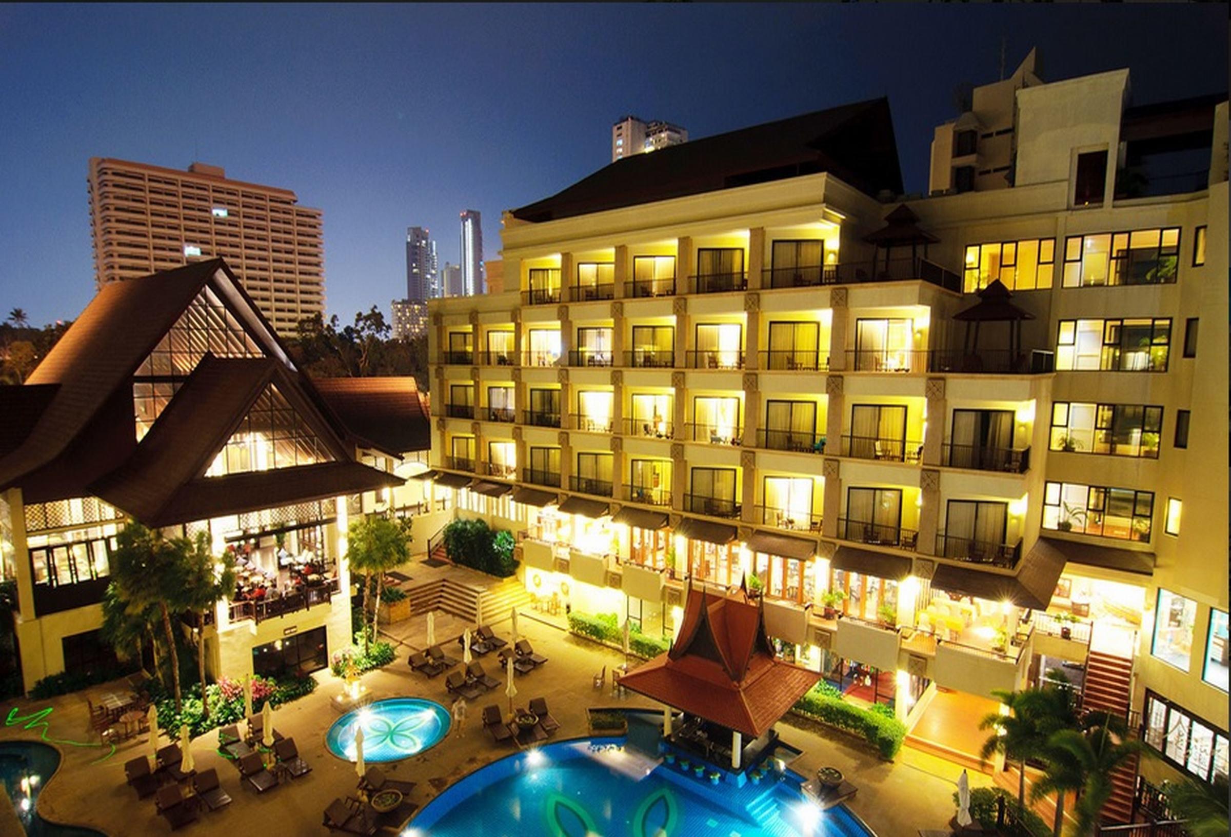 Garden Cliff Resort And Spa Pattaya Exterior foto