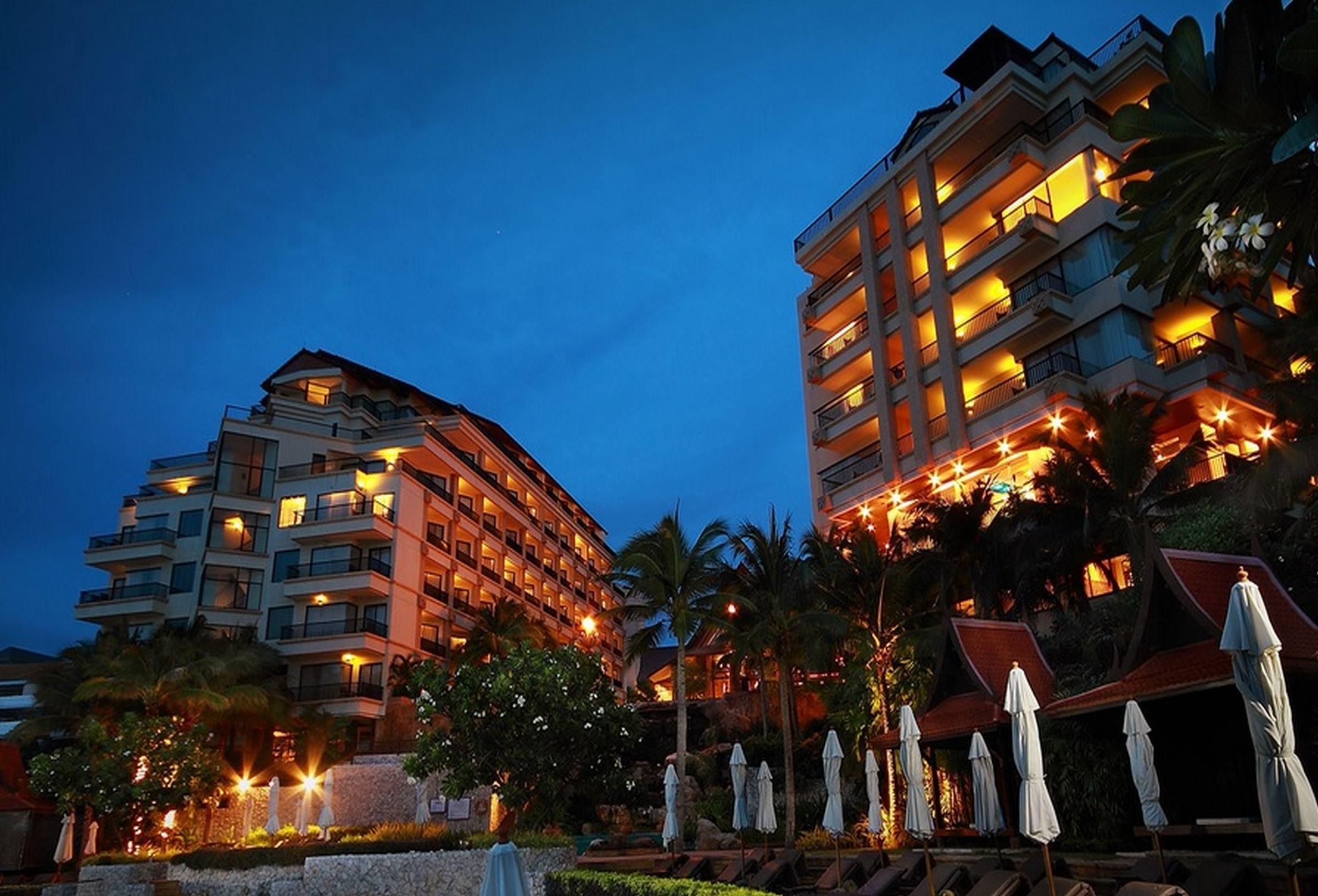 Garden Cliff Resort And Spa Pattaya Exterior foto