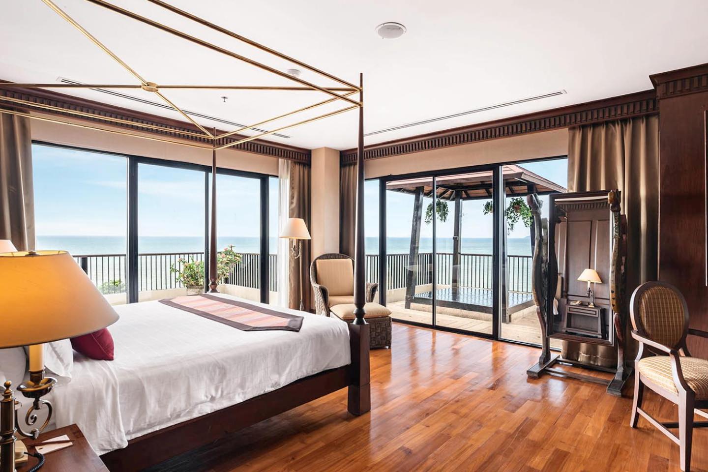 Garden Cliff Resort And Spa Pattaya Exterior foto
