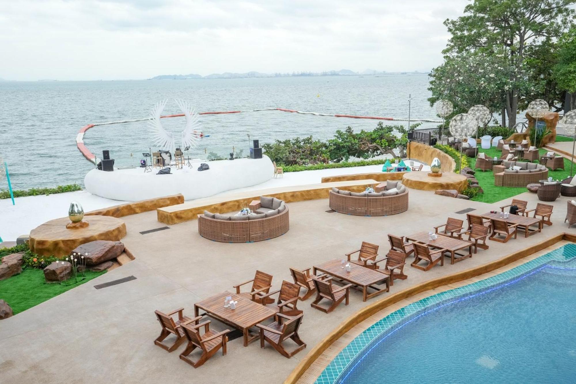 Garden Cliff Resort And Spa Pattaya Exterior foto